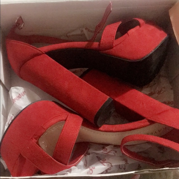 Heels - Picture 2 of 3